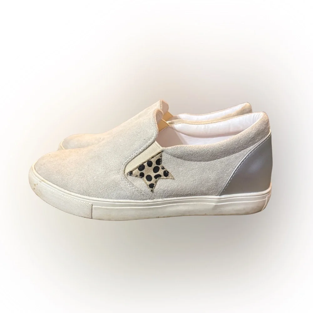 Boutique Women's Casual Cream Slip-On Sneakers Leopard Print‎ Star Detail 6 1/2